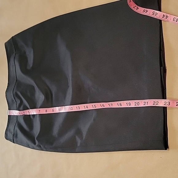 Untitled Size 1 Black Pencil Skirt, Back Zipper Closure, Exc. Used Condition - Picture 5 of 10